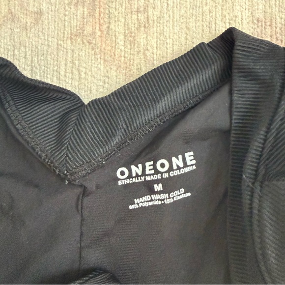 One one ribbed bottom - Picture 2 of 2